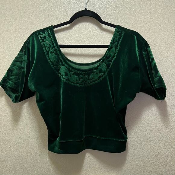 Vintage Green Velvet Crop Top Blouse Embroidered Floral Neck Short Sleeve Sz M - Picture 2 of 4